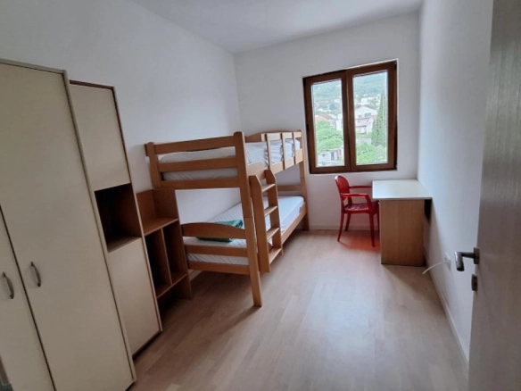 Trosoban stan 107 m² sa krovnom terasom od 107 m² – Tivat