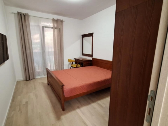 Trosoban stan 107 m² sa krovnom terasom od 107 m² – Tivat
