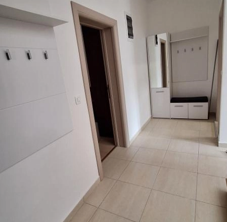 Trosoban stan 107 m² sa krovnom terasom od 107 m² – Tivat