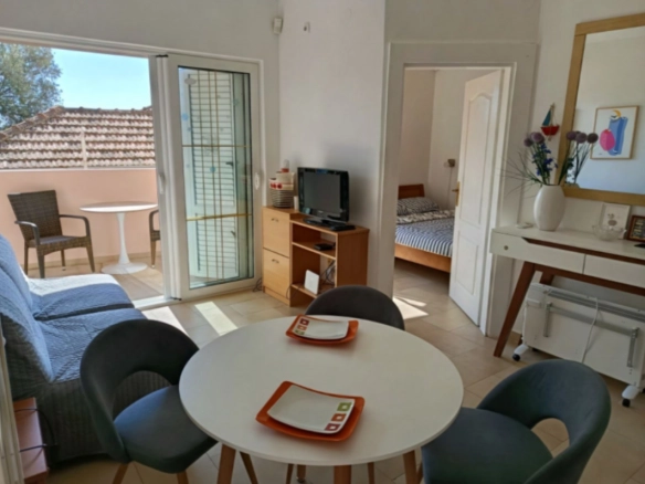 Jednosoban stan 33 m² sa privatnim dvorištem 20 m od mora – Herceg Novi