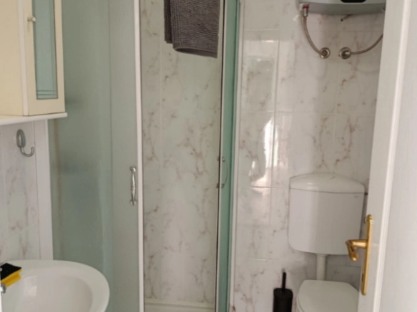 Jednosoban stan 33 m² sa privatnim dvorištem 20 m od mora – Herceg Novi