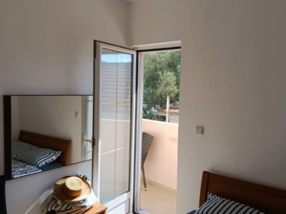 Jednosoban stan 33 m² sa privatnim dvorištem 20 m od mora – Herceg Novi
