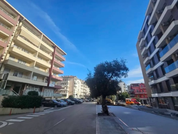 Dvosoban stan 78 m² u novijoj zgradi sa liftom – Rozino, Budva