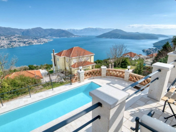 Kuća 160 m² sa bazenom i pogledom na more – Herceg Novi