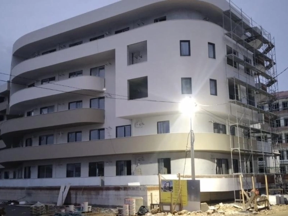 Dvosoban stan 72 m² na posljednjem spratu sa terasom – Ulcinj