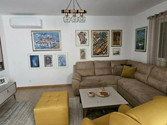 Dvosoban stan 79 m² sa bočnim pogledom na more – Bečići, Budva