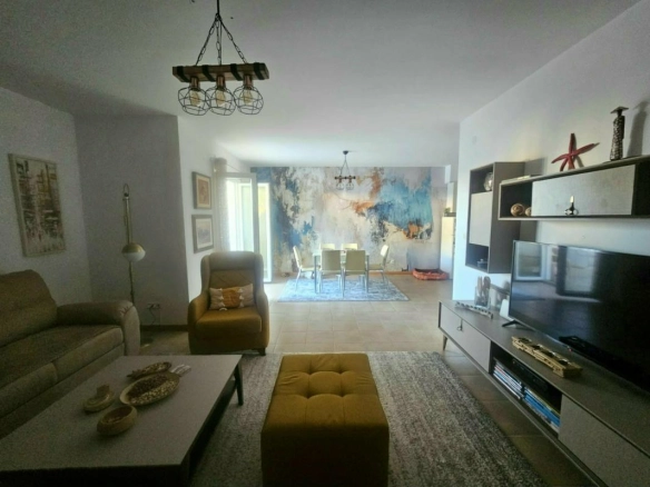 Dvosoban stan 79 m² sa bočnim pogledom na more – Bečići, Budva