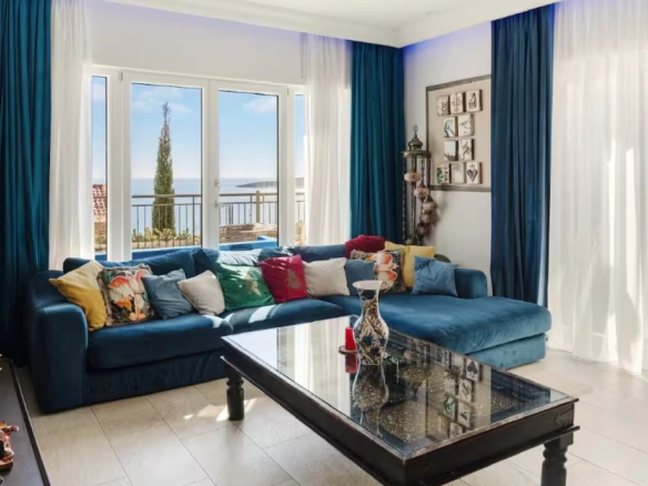 Izdavanje: Kuća 145 m² sa terasama i pogledom na more – Luštica