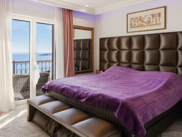 Izdavanje: Kuća 145 m² sa terasama i pogledom na more – Luštica