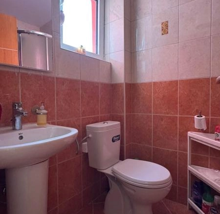 Trosoban stan 79 m² sa terasom i zajedničkim bazenom – Lastva Grbaljska, Kotor