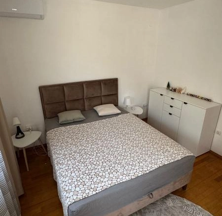Trosoban stan 79 m² sa terasom i zajedničkim bazenom – Lastva Grbaljska, Kotor