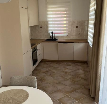 Trosoban stan 79 m² sa terasom i zajedničkim bazenom – Lastva Grbaljska, Kotor