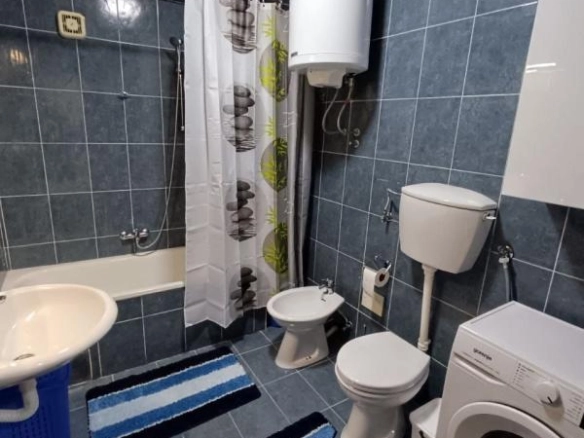 Izdavanje: Jednosoban stan 59 m² sa dvije terase u centru – Bar