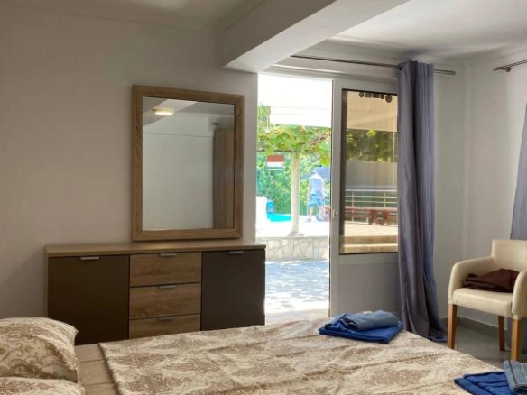 Kuća 235 m² na placu od 1200 m² sa mogućnošću gradnje još jedne vile – Reževići, Budva