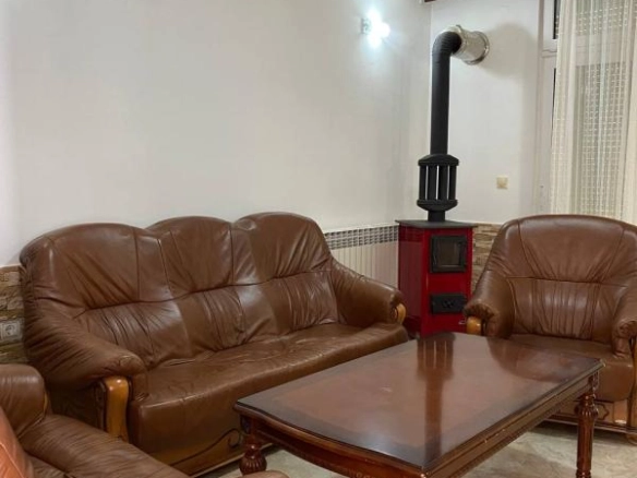 Kuća 235 m² na placu od 1200 m² sa mogućnošću gradnje još jedne vile – Reževići, Budva