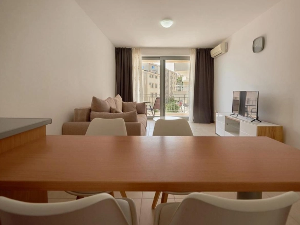 Jednosoban stan 68 m² sa velikom terasom – Petrovac, Budva