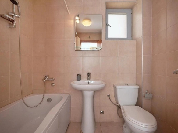 Jednosoban stan 68 m² sa velikom terasom – Petrovac, Budva