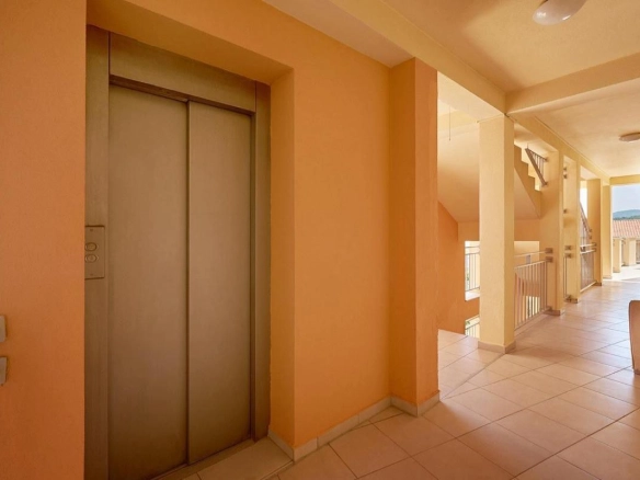 Jednosoban stan 68 m² sa velikom terasom – Petrovac, Budva