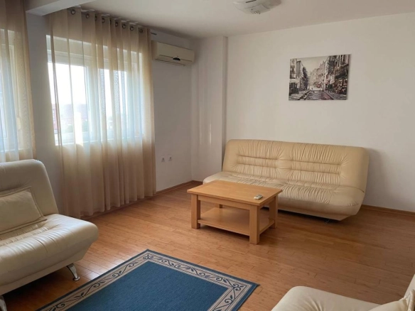 Trosoban stan 83 m² sa terasom i pogledom na more – Petrovac, Budva