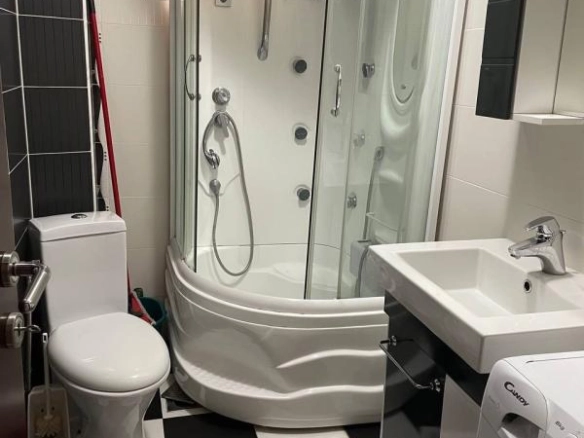 Trosoban stan 83 m² sa terasom i pogledom na more – Petrovac, Budva