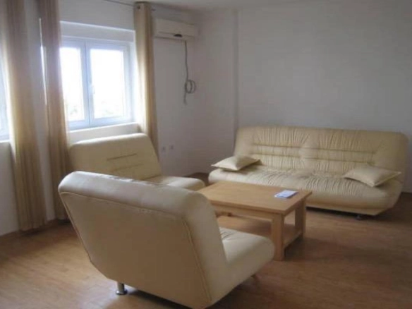 Trosoban stan 83 m² sa terasom i pogledom na more – Petrovac, Budva