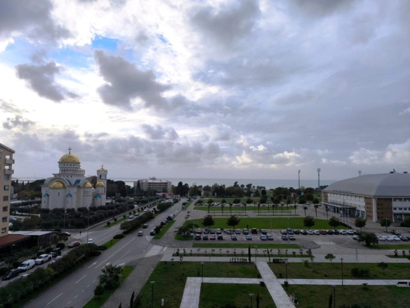 Dvosoban stan 100 m² sa terasom i pogledom na more – centar, Bar