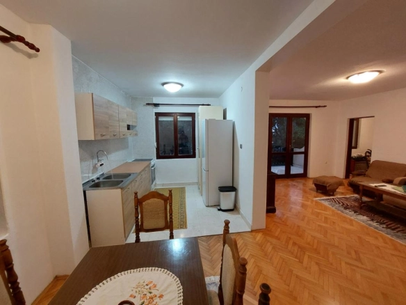 Izdavanje: Dvosoban stan 91 m² u prizemlju sa terasom – Šušanj, Bar