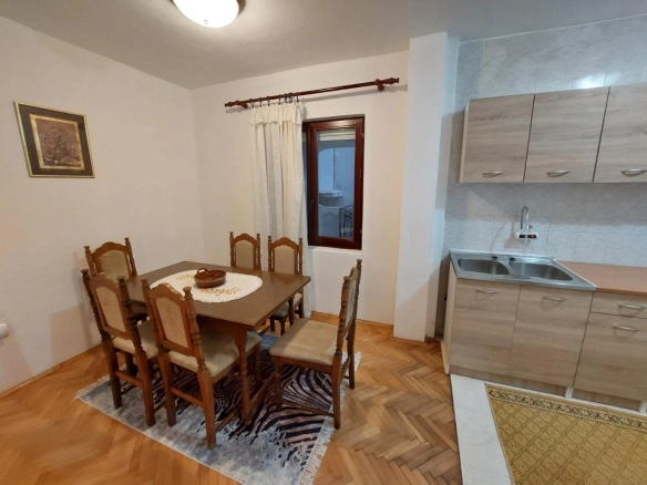 Izdavanje: Dvosoban stan 91 m² u prizemlju sa terasom – Šušanj, Bar