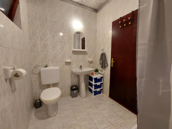 Izdavanje: Dvosoban stan 91 m² u prizemlju sa terasom – Šušanj, Bar