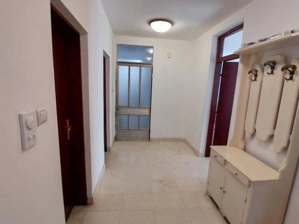 Izdavanje: Dvosoban stan 91 m² u prizemlju sa terasom – Šušanj, Bar