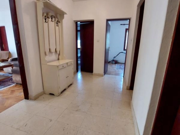 Izdavanje: Dvosoban stan 91 m² u prizemlju sa terasom – Šušanj, Bar