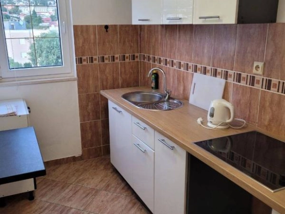 Izdavanje: Dvosoban dupleks stan 90 m² sa pogledom na planine – Sutomore, Bar