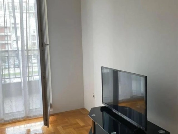 Izdavanje: Garsonjera 29 m² potpuno namještena – Stari aerodrom, Podgorica