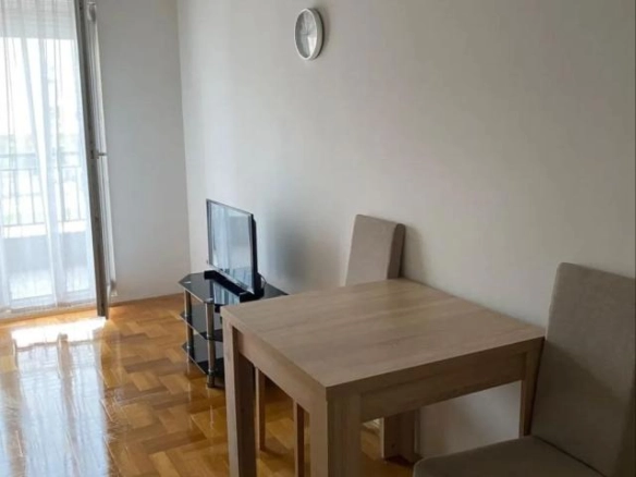 Izdavanje: Garsonjera 29 m² potpuno namještena – Stari aerodrom, Podgorica