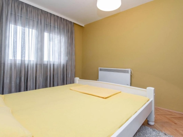 Jednosoban stan 62 m² sa pogledom na more i hram – Bar