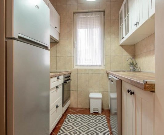 Jednosoban stan 62 m² sa pogledom na more i hram – Bar