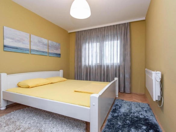 Jednosoban stan 62 m² sa pogledom na more i hram – Bar