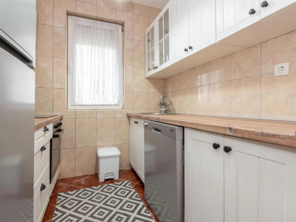 Jednosoban stan 62 m² sa pogledom na more i hram – Bar