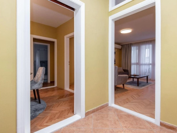 Jednosoban stan 62 m² sa pogledom na more i hram – Bar