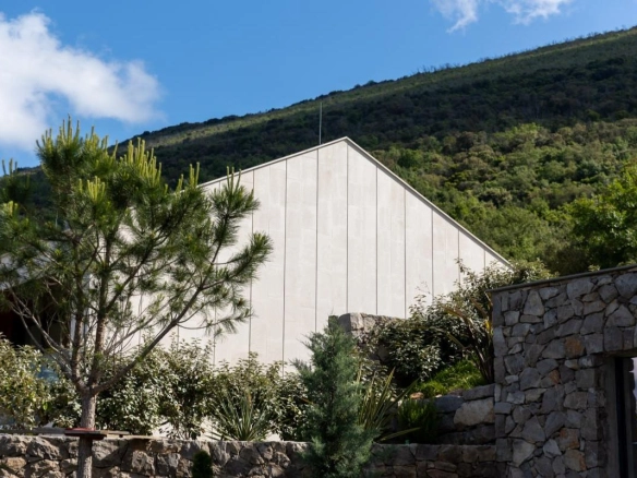 Moderna vila 166 m² sa bazenom na placu od 501 m² – Luštica