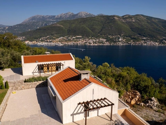 Moderna kuća 197 m² sa kaminom i panoramskim pogledom – Luštica