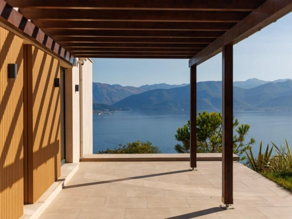 Moderna kuća 197 m² sa kaminom i panoramskim pogledom – Luštica
