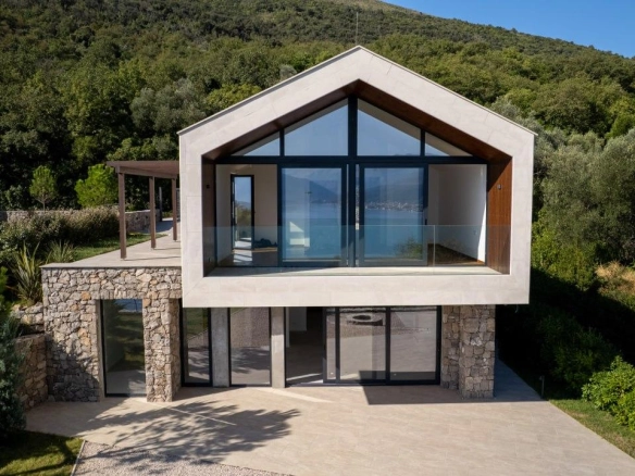 Moderna kuća 197 m² sa kaminom i panoramskim pogledom – Luštica