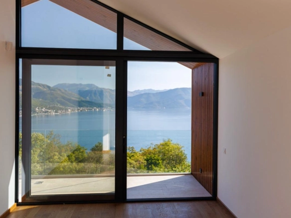 Moderna kuća 197 m² sa kaminom i panoramskim pogledom – Luštica