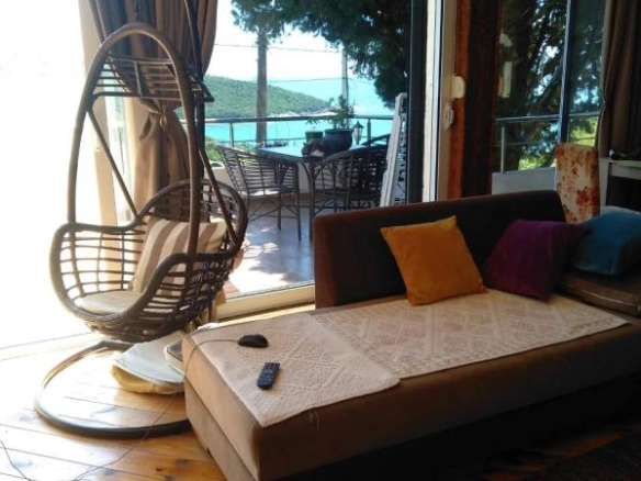 Izdavanje: Kuća 210 m² na tri sprata sa pogledom na more – Kruče, Ulcinj