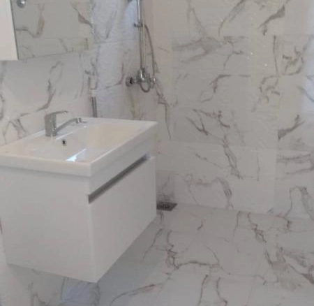 Izdavanje: Kuća 210 m² na tri sprata sa pogledom na more – Kruče, Ulcinj
