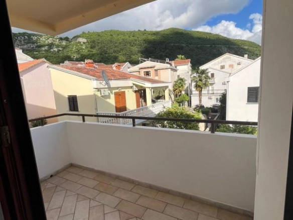 Dvosoban stan 67 m² na prvom spratu, potpuno namješten – Babilonija, Budva