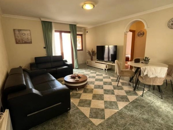 Dvosoban stan 67 m² na prvom spratu, potpuno namješten – Babilonija, Budva