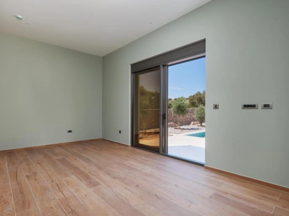 Kuća 558 m² sa bazenom sa slanom vodom na placu od 5.643 m² – Luštica