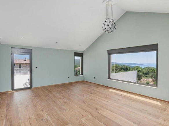 Kuća 558 m² sa bazenom sa slanom vodom na placu od 5.643 m² – Luštica